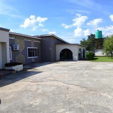 spacious-6-bedroom-house-for-sale-in-kalundu-big-1
