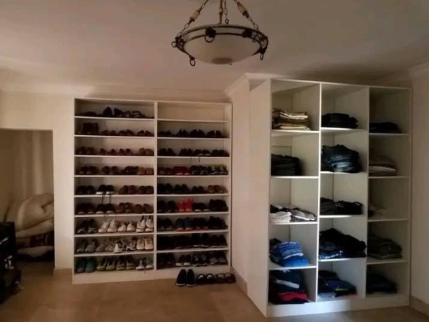 spacious-6-bedroom-house-for-sale-in-kalundu-big-5