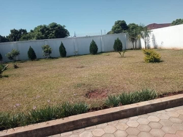 spacious-3-bedroom-house-for-sale-in-woodlands-big-2