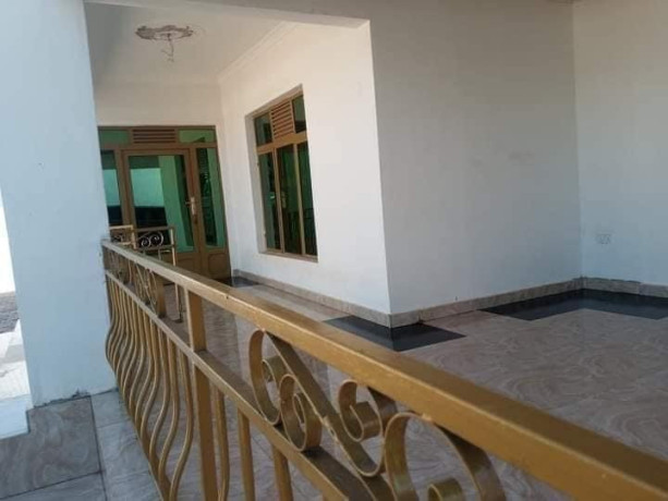 spacious-3-bedroom-house-for-sale-in-woodlands-big-6