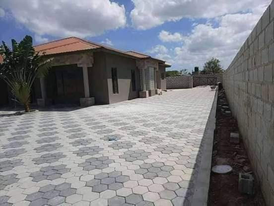 4-bedroom-flat-for-sale-in-woodlands-chalala-big-5