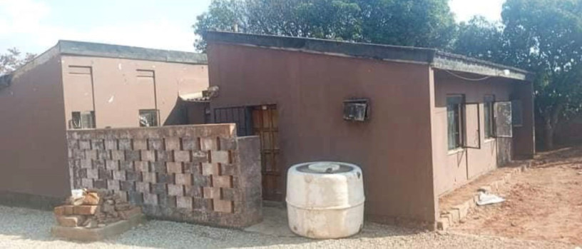 neat-and-modern-3-bedroom-house-for-sale-in-woodlands-big-0