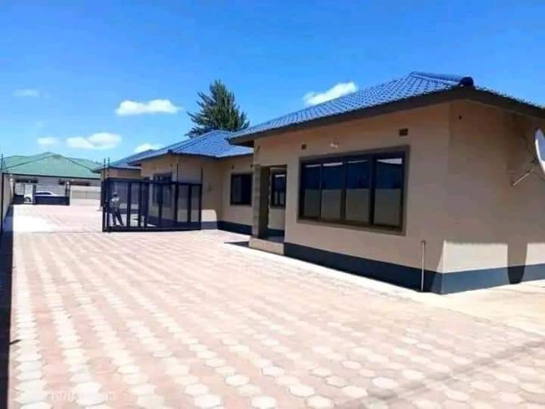 33-bedroom-flat-for-sale-in-meanwood-ibex-big-0