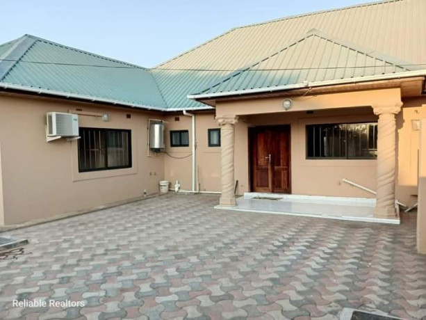 3-bedroom-flat-for-sale-in-lilayi-estate-big-2