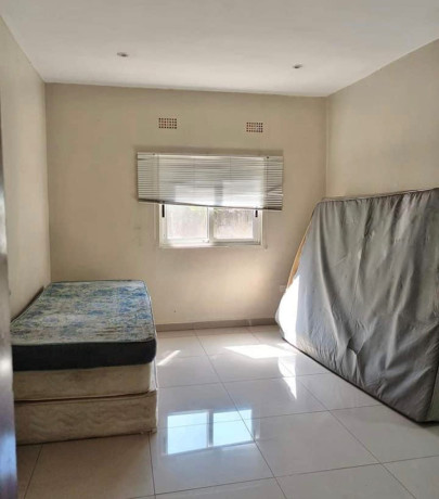 2-bedroom-flat-for-rent-in-kabulonga-big-4