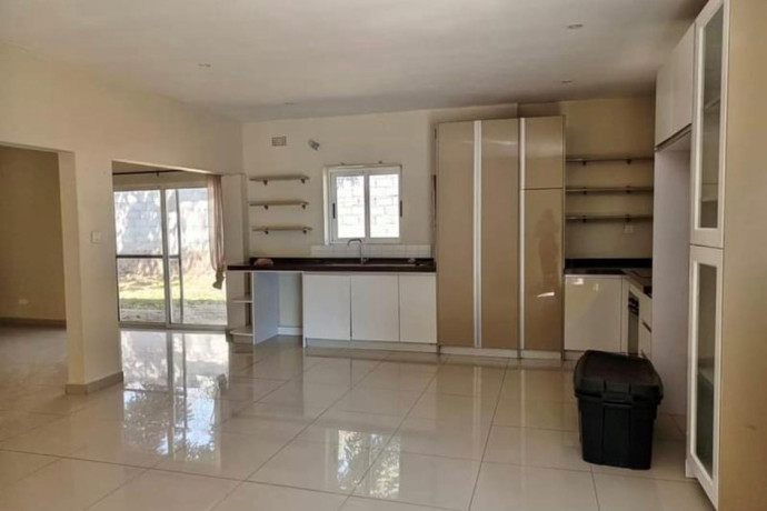 2-bedroom-flat-for-rent-in-kabulonga-big-7