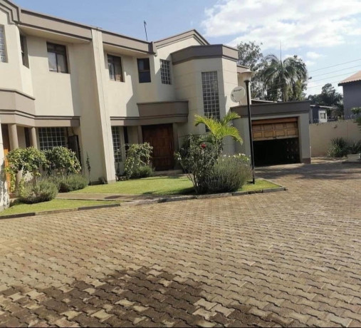 luxurious-3-bedroom-apartment-in-kabulonga-big-0