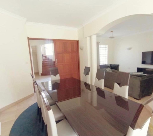 luxurious-3-bedroom-apartment-in-kabulonga-big-4