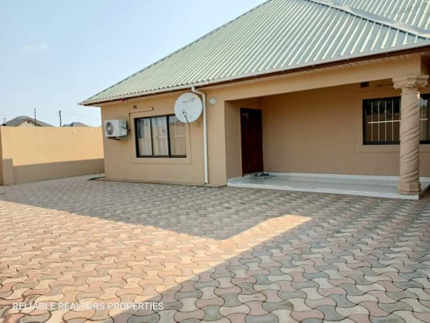 3-bedroom-flat-for-sale-in-lilayi-estate-big-3