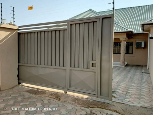 3-bedroom-flat-for-sale-in-lilayi-estate-big-2