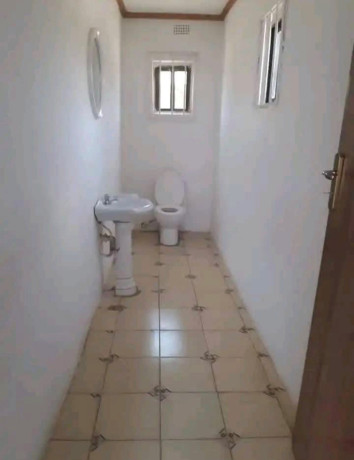 1-bedroom-flat-for-rent-in-makeni-big-4