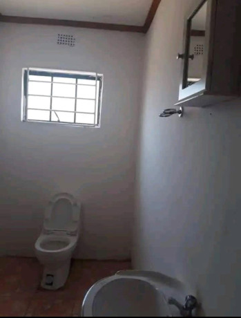 1-bedroom-flat-for-rent-in-makeni-big-6