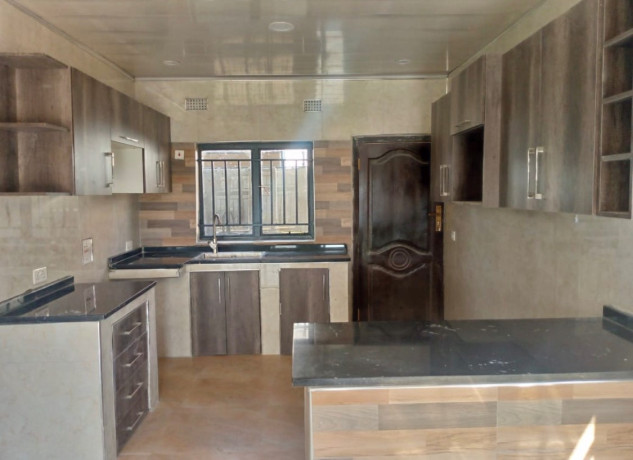 3-bedroom-flat-for-rent-in-makeni-big-4