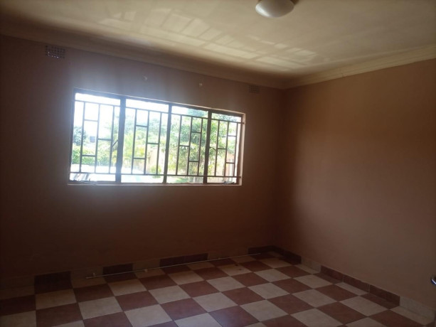 2-bedroom-flat-for-rent-in-roma-big-3