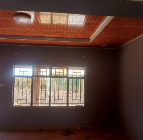 2-bedroom-flat-for-rent-in-meanwood-big-3