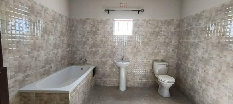 2-3-bedroom-flats-for-rent-in-ibex-meanwood-big-2