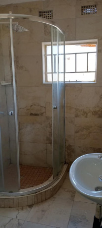 2-bedroom-flat-for-rent-in-ibex-hill-big-3