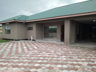 3-bedroom-flat-for-rent-in-ibex-meanwood