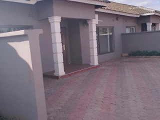 2-bedroom-flat-for-rent-in-ibex-meanwood