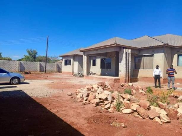 incomplete-4-bedroom-flat-for-sale-in-lilayi-big-5