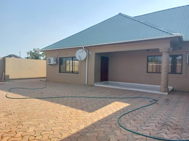 executive-3-bedroom-house-for-sale-in-lilayi-big-1