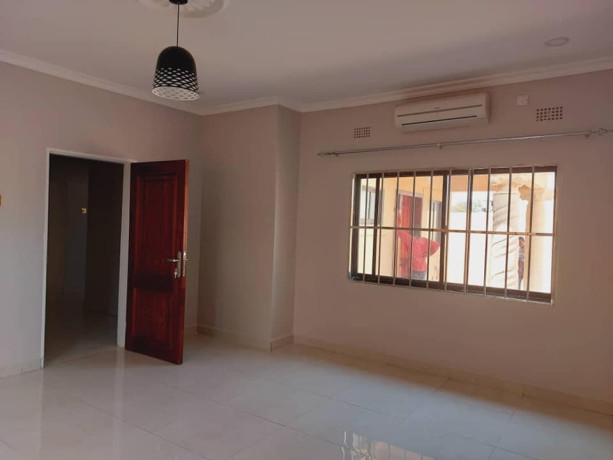 executive-3-bedroom-house-for-sale-in-lilayi-big-5