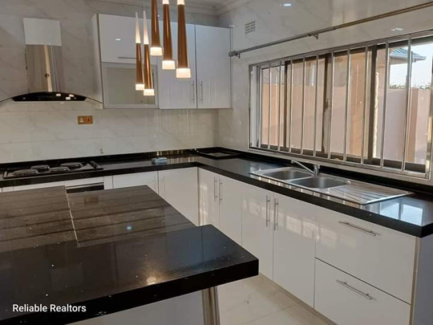 3-bedroom-apartment-for-sale-in-lilayi-estate-big-9