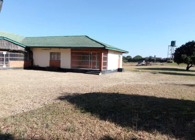 neat-and-modern-4-bedroom-house-in-makeni-big-2