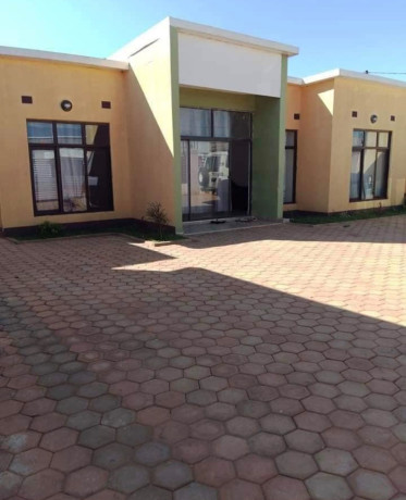 3-bedroom-flat-for-rent-in-ibex-meanwood-big-8