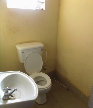 2-bedroom-flat-for-rent-in-lilayi-big-5