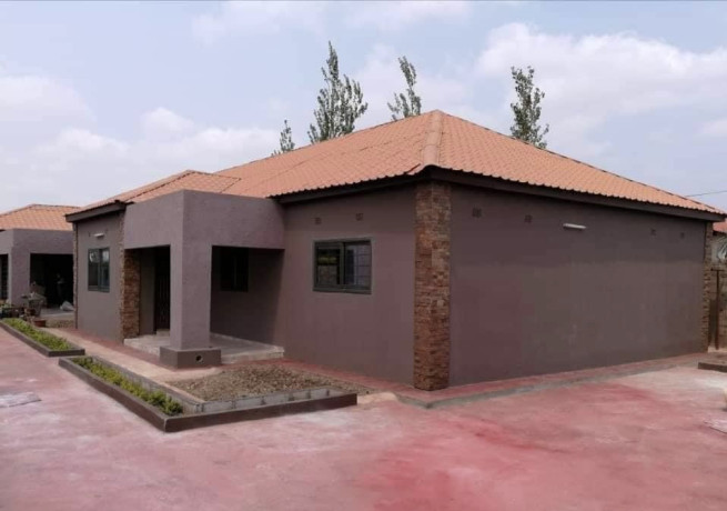 23-bedroom-flats-for-sale-in-chalala-big-4