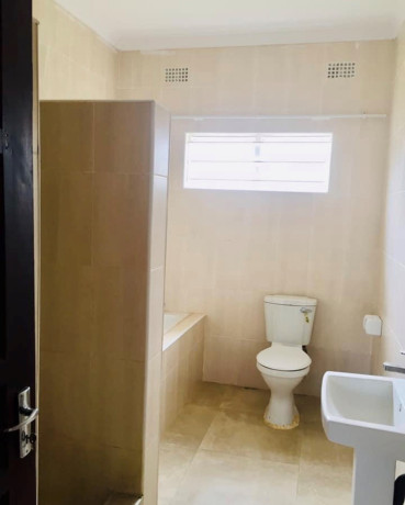 3-bedroom-flat-for-rent-in-makeni-big-3