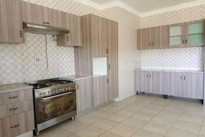 6-bedroom-house-for-sale-in-new-kasama-big-4