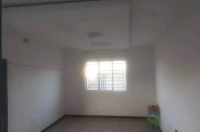 1-bedroom-flat-for-rent-in-meanwood-big-4