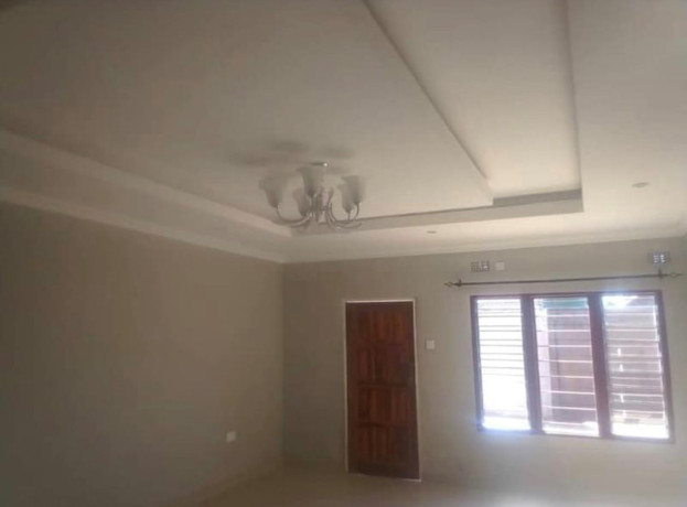 3-bedroom-flat-for-rent-in-meanwood-big-2