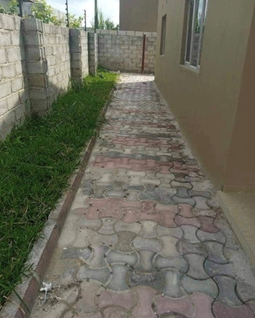 2-bedroom-flat-for-rent-in-meanwood-big-3