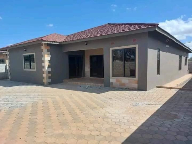 4-bedroom-house-for-sale-in-new-kasama-big-3