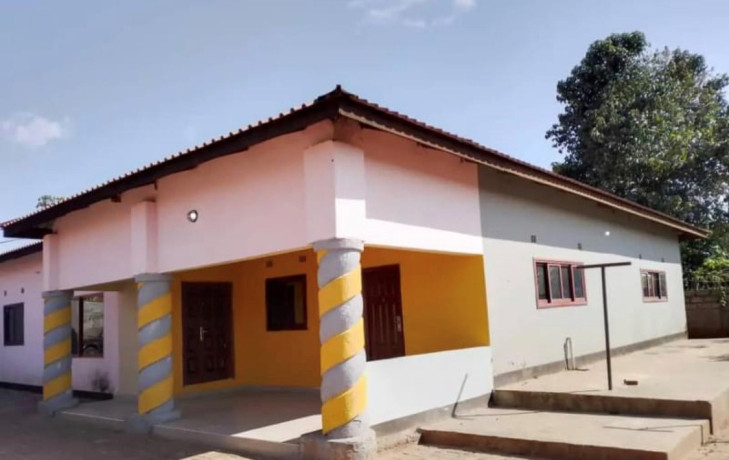 spacious-4-bedroom-flat-for-rent-in-chalala-big-0