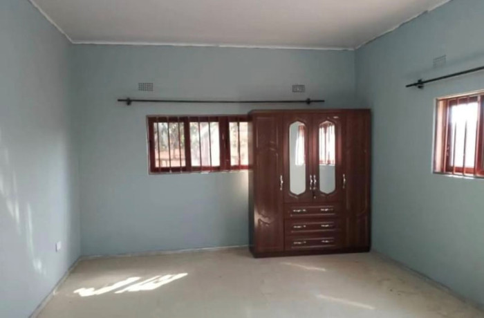 spacious-4-bedroom-flat-for-rent-in-chalala-big-2