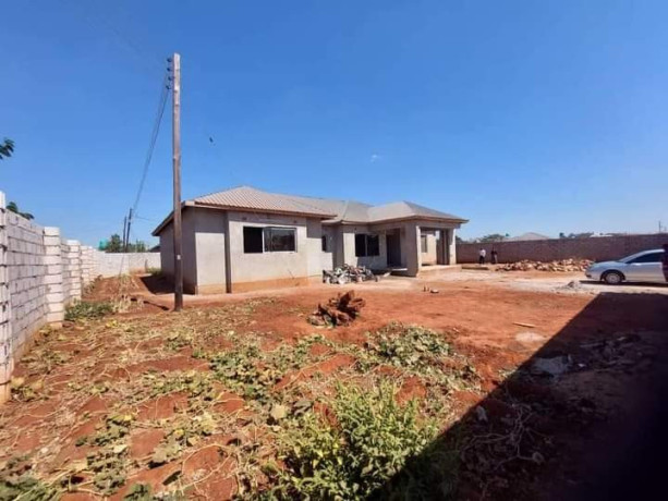 4-bedroom-house-for-sale-in-lilayi-big-4