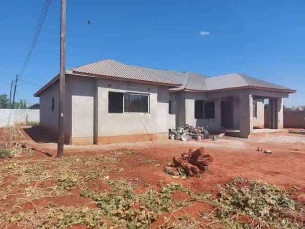 4-bedroom-house-for-sale-in-lilayi-big-2