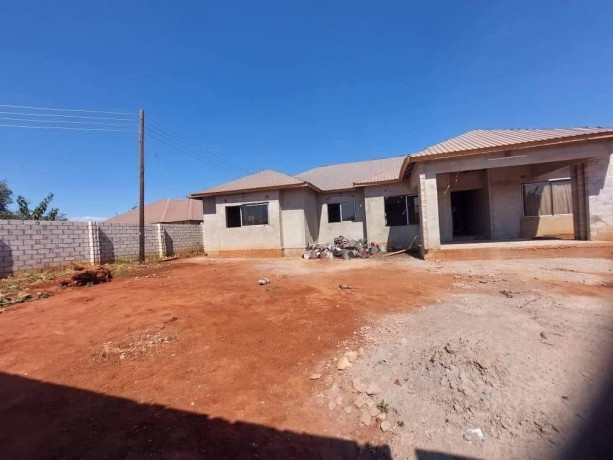 4-bedroom-house-for-sale-in-lilayi-big-4