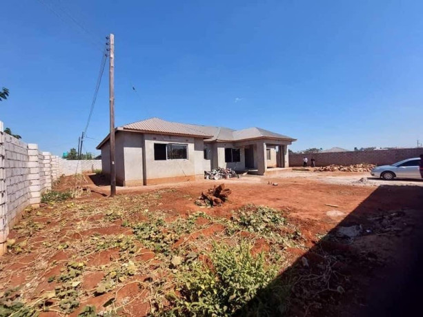 4-bedroom-house-for-sale-in-lilayi-big-2
