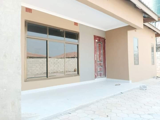 2-bedroom-flat-for-sale-in-lilayi-estate-big-5