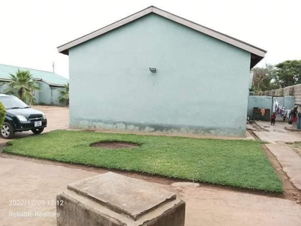 spacious-2-bedroom-flat-for-sale-in-chalala-big-3