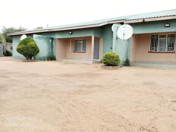 spacious-2-bedroom-flat-for-sale-in-chalala-big-6