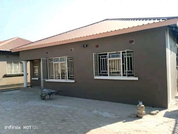 2-bedroom-flat-for-rent-in-chalala-big-3