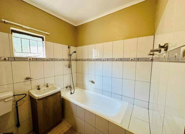 4-bedroom-house-for-rent-in-new-kasama-big-4