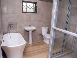 4-bedroom-house-for-sale-in-new-kasama