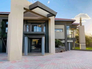 stunning-4-bedroom-double-storey-house-for-rent